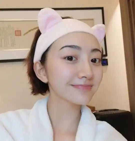 盘点12位女明星素颜照,景甜很清纯,迪丽热巴底子好,谢娜很意外

