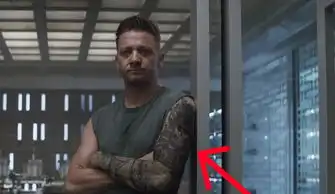 复联四鹰眼再度现身花臂纹身,当看清图案时才发现暗藏玄机