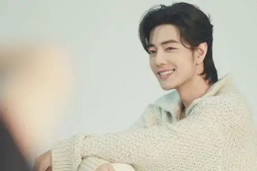 肖战笑容刷爆热搜,话题量狂飙至24亿...内娱顶流不是白叫的