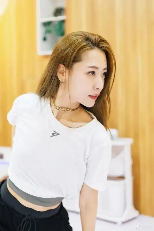 胡歌得不到的女神,被渣男骗婚8年,神话里的仙女白冰人生太坎坷了
