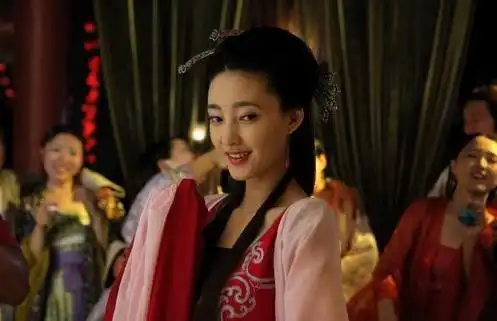 剧照出来,王丽坤就惊艳了一大批观众,你是她的哪种粉丝
