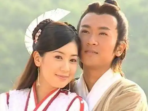 林峯晒剧组合照,新倚天屠龙记杀青,看到导演网友表示追定了
