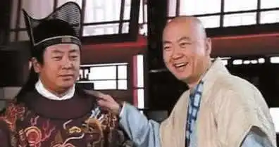 畏罪潜逃13年,拍戏走红后发现是逃犯,网友简直是现实版潜伏
