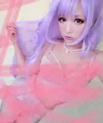 中国版芭比娃娃网络走红闺房浓妆照惊呆网友
