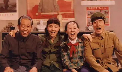 宋丹丹前夫和小儿子现身豪华洗浴中心,不少网友为巴图鸣不平