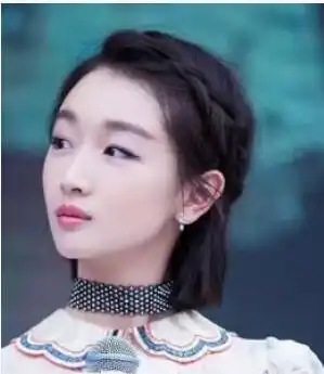 周冬雨短发侧编发图片示范侧编发如何扎好看
