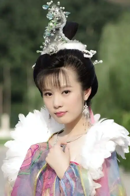 曾获导演姑父力捧,20岁演西施被嘲,她还是新版倚天的纪晓芙
