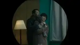 女孩用身体去挣钱,却在命悬一线的时候被母亲逼迫做这样的事