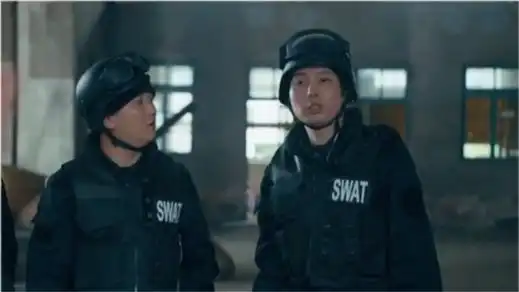 当犯罪分子遇到如此讲究的警察,还有什么好顾忌的呢,笑出腹肌
