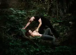 新年特辑她在丛中笑要把春来报
