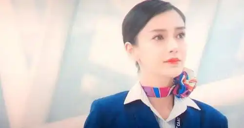 中国机长关晓彤戏份多余,演技也输给了angelababy
