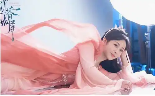 成毅杨紫新剧爆接吻路透吻戏被一群人围观,cp感足也不害羞