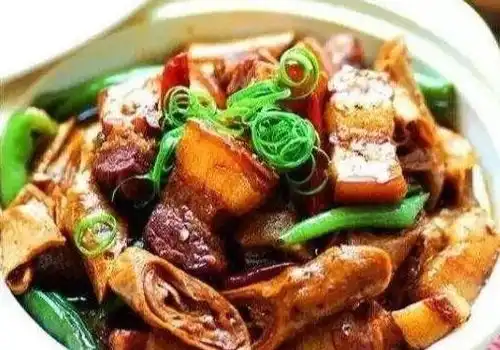 夏季美食推荐蜜汁糯米藕,鸡爪鹌鹑蛋,酸辣鱿鱼汤的家常做法