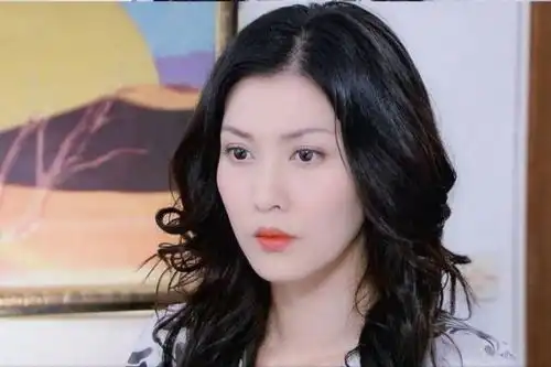 李彩桦宁愿被雪藏,也要拒绝潜规则,只能靠着卖衣服生活
