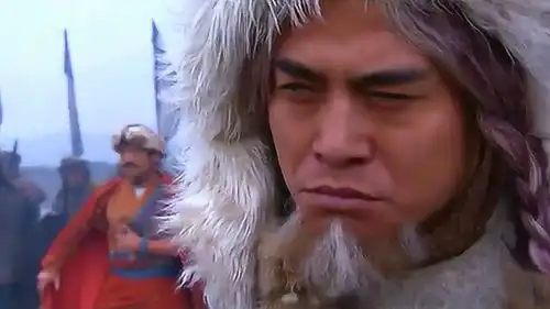 郭靖二人遭遇危机,关键时刻竟出现个驼背老头,拯救他们脱困