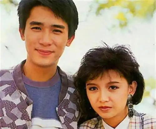 与梁朝伟同居6年分手,独自将儿子抚养长大,如今儿子是她的骄傲
