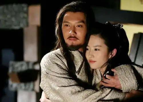 刘亦菲,总算翻身了
