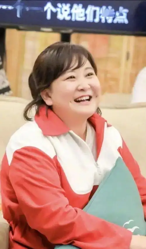 你好,李焕英热映,戳中无数人软肋唯有健康快乐的活着,才是对妈妈最好的回报贾玲
