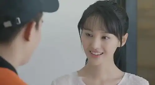 微微一笑很倾城外卖小哥被美人师兄奇怪发型吓坏,微微实力解说
