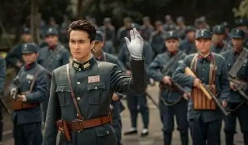 新版亮剑直接凉凉看到护士们的裙子,网友是要去走秀吗
