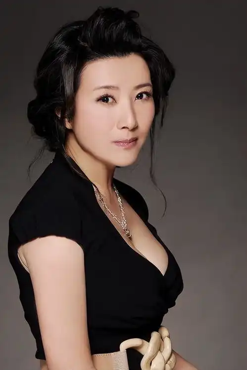 59岁演员王静长得漂亮戏也好,做人低调且不张扬,追求平淡生活
