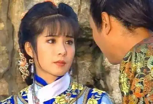 新月格格少女新月,一个被油腻大叔诱拐的病态萝莉