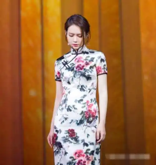 同是穿旗袍,杨幂复古,赵丽颖惊艳,她却成了经典古力娜扎戚薇网易订阅