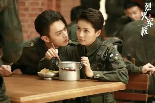 烈火军校谢襄为何完全不吃曲曼婷的醋,而分外在意董小姐