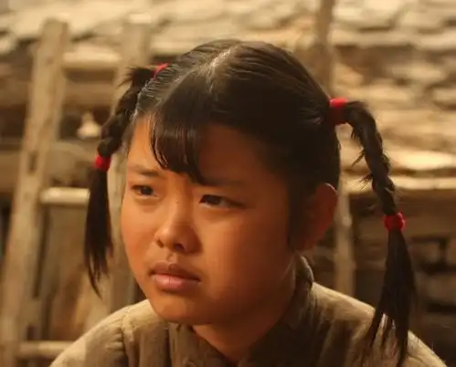 凭借小兵张嘎出道,靠莫小贝爆红,求学归来从丑小鸭变白天鹅