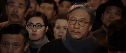 从沉稳老成的余则成,到幼稚搞怪的颜王,他都经历了什么