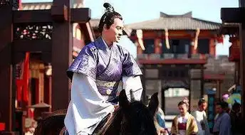 石勒被任命为前队督,这个职位大概相当于排长或连长级别
