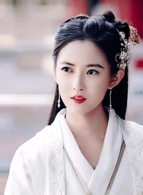 陈钰琪大学毕业照流出,靠在男生肩上笑容甜美可人,网友配一脸
