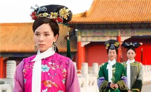 她12岁嫁给康熙,24岁顺利当上皇后,当了一年便去世
