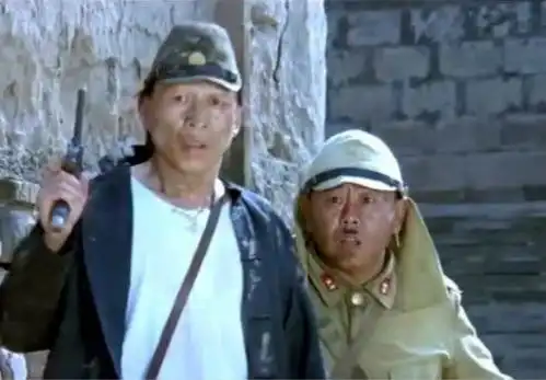 54岁裘千尺罕露面,盒饭馒头配青菜引唏嘘,不拍戏当美妆博主