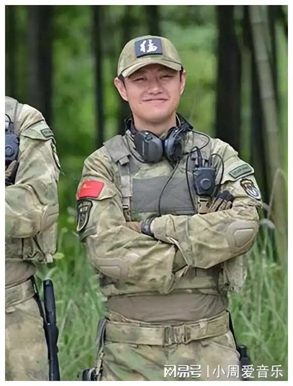 演员赵荀盆骨破碎,腰被打入三颗钢钉,李二牛爆改成日系美男
