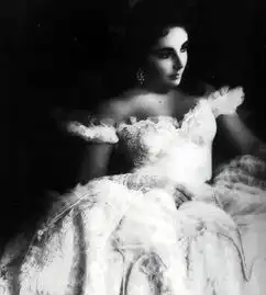 伊丽莎白泰勒珍贵的50个时装时刻