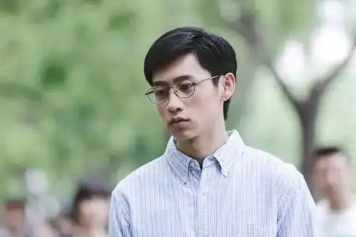 发现话筒没声音,敢当场叫停的也只有他了
