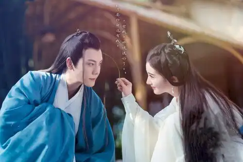 斛珠夫人少女杨幂和古装陈伟霆,演绎了一出尴尬又无聊的戏