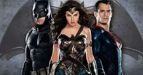 神奇女侠剧照超人蝙蝠侠