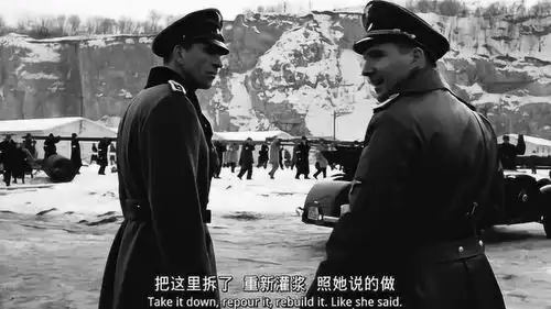 辛德勒的名单少尉不想受犹太人的胁迫,但是建议他还是接受了