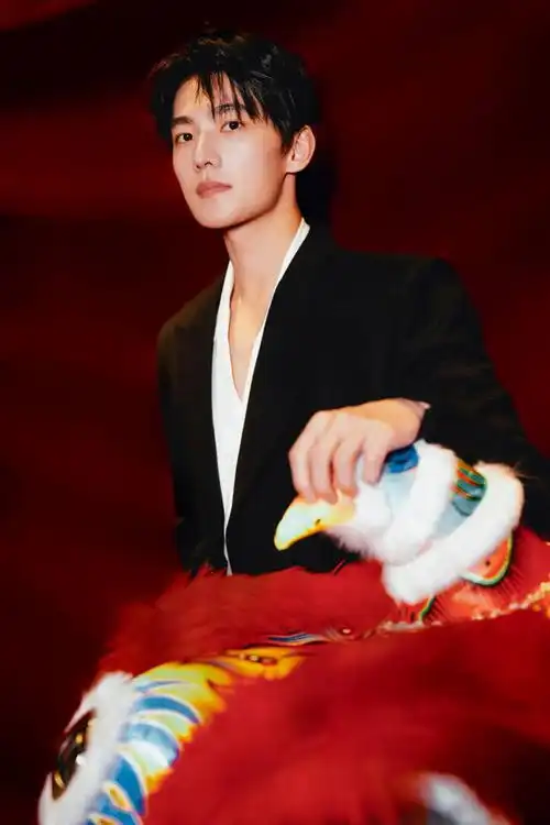 明星最新贺岁照,成毅杨洋刘宇宁檀健次杨紫张新成等惊艳眼球