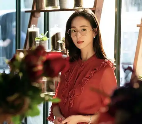 唐人街探案系列中的q到底是谁张钧甯一句话暗藏玄机
