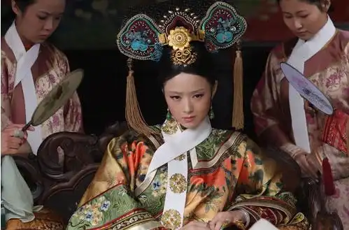 甄嬛传中,华妃是怎么死的
