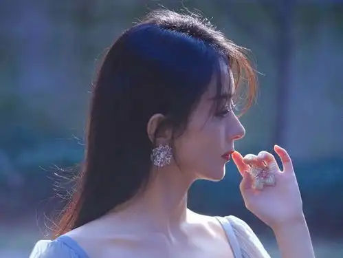 赵丽颖离婚官宣两小时,微博涨粉16万,又好笑又离谱
