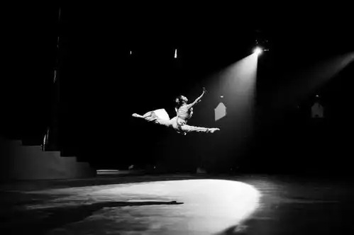 独家放送唐诗逸乡愁无边超清黑白剧照