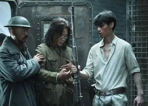 八佰点映意外爆火,他的出现让观众惊喜,顿时更期待了

