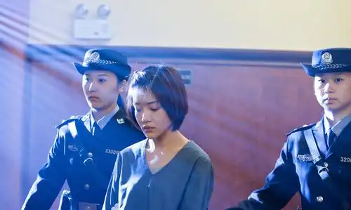 舍出性命换女儿自由,讲述一个关于父爱与救赎的全民目击