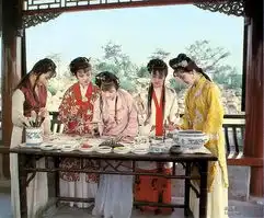 继续发87红楼的剧照,冲淡雷人的新红剧