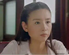 董洁年近40再演18岁少女违和感满满,仅比她大13岁的江珊演妈妈