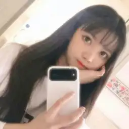 气质长发女生头像高清版
